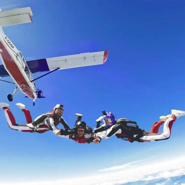 Saut PAC encadré par deux moniteurs au-dessus de Tallard
