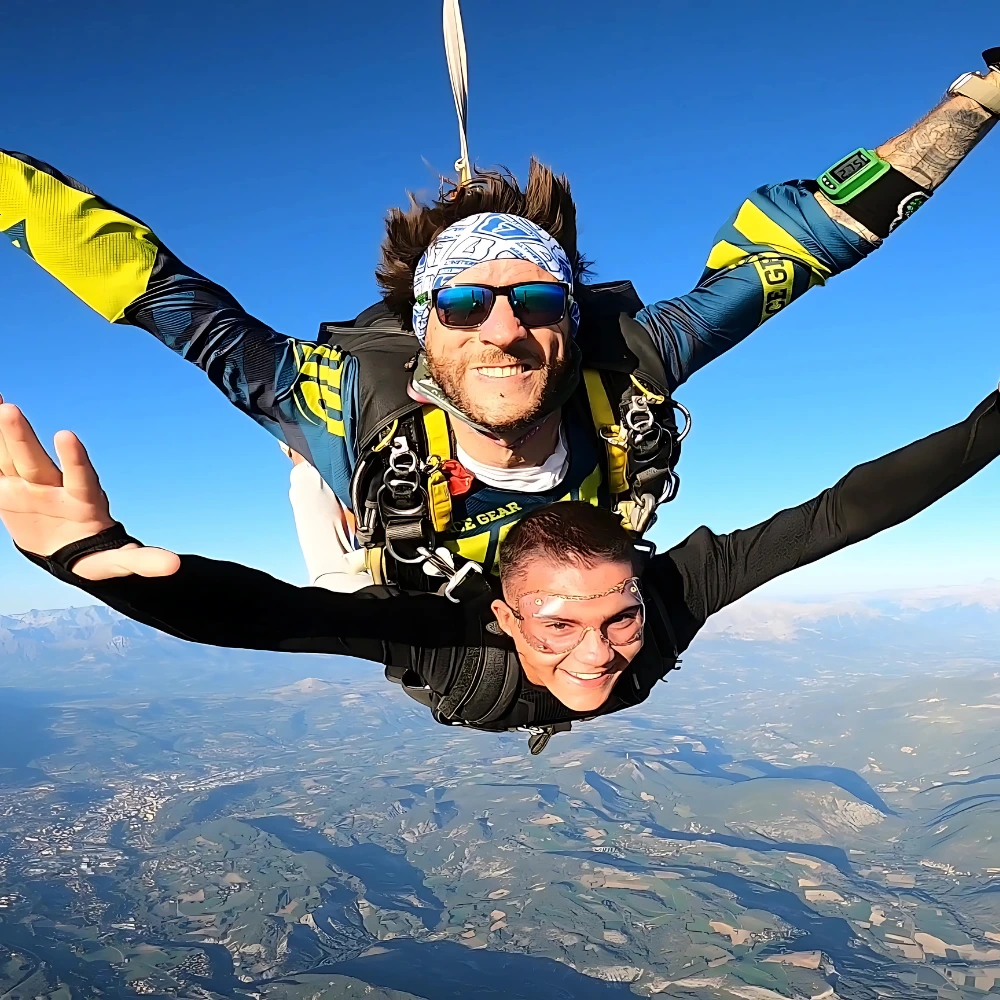 Saut en tandem filmé en plein ciel